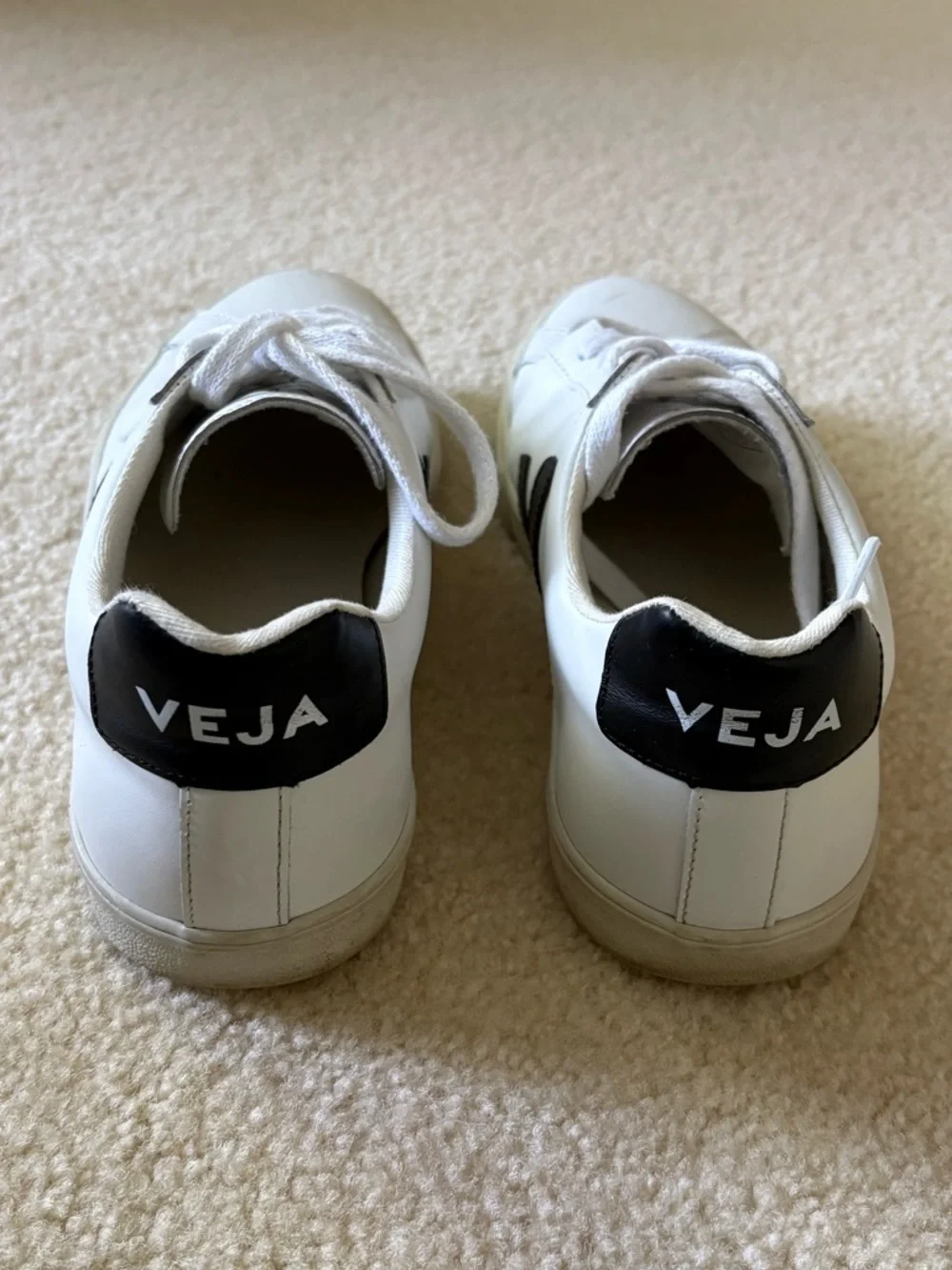 Veja Women’s Esplar Rubber-Trimmed Leather Sneakers. Size 9. - Picture 5 of 11